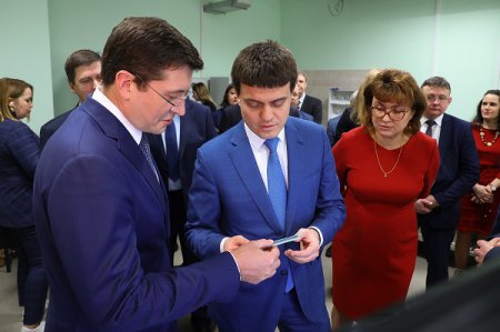 Министру науки России показали «киберсердце»