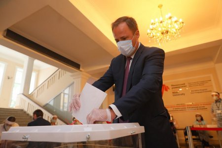 Игорь Комаров принял участие в Общероссийском голосовании по поправкам в Конституцию РФ