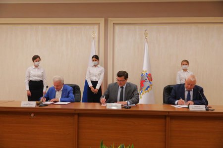 Глеб Никитин и председатель Совета Центросоюза РФ Дмитрий Зубов подписали соглашение о развитии потребительской кооперации
