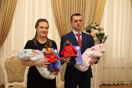 Глеб Никитин вручил первые медали «Родившемуся в Нижегородской области»
