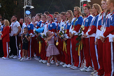 Глеб Никитин поздравил гимнасток Дину Аверину и Анастасию Максимову с высокими государственными наградами