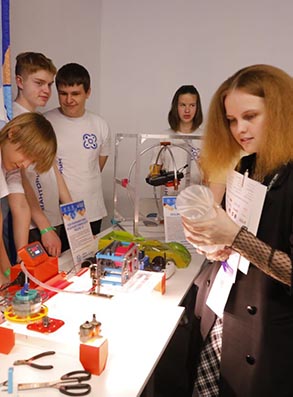 Лучшие команды нижегородских детских технопарков «Кванториум» представили свои проекты на «Робофесте» в рамках «ЦИПР-2023»