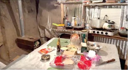 Солдатская кухня в землянке