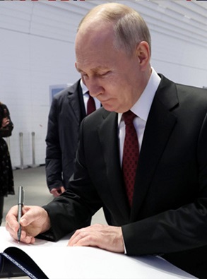 Трехмиллионный посетитель выставки «Россия» получил открытку от Владимира Путина
